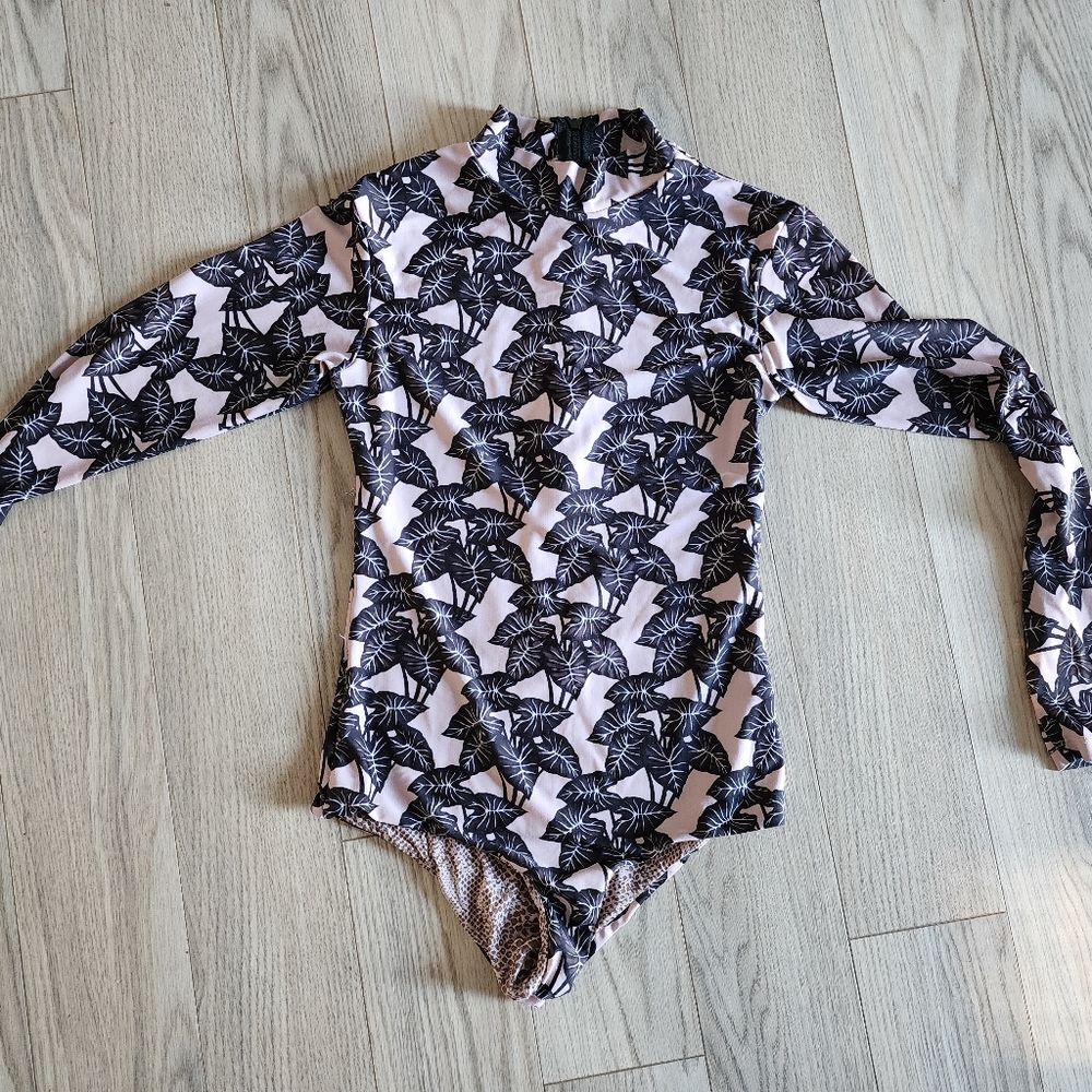 *RARE* Acacia Black Elephant Ehukai Rash Guard